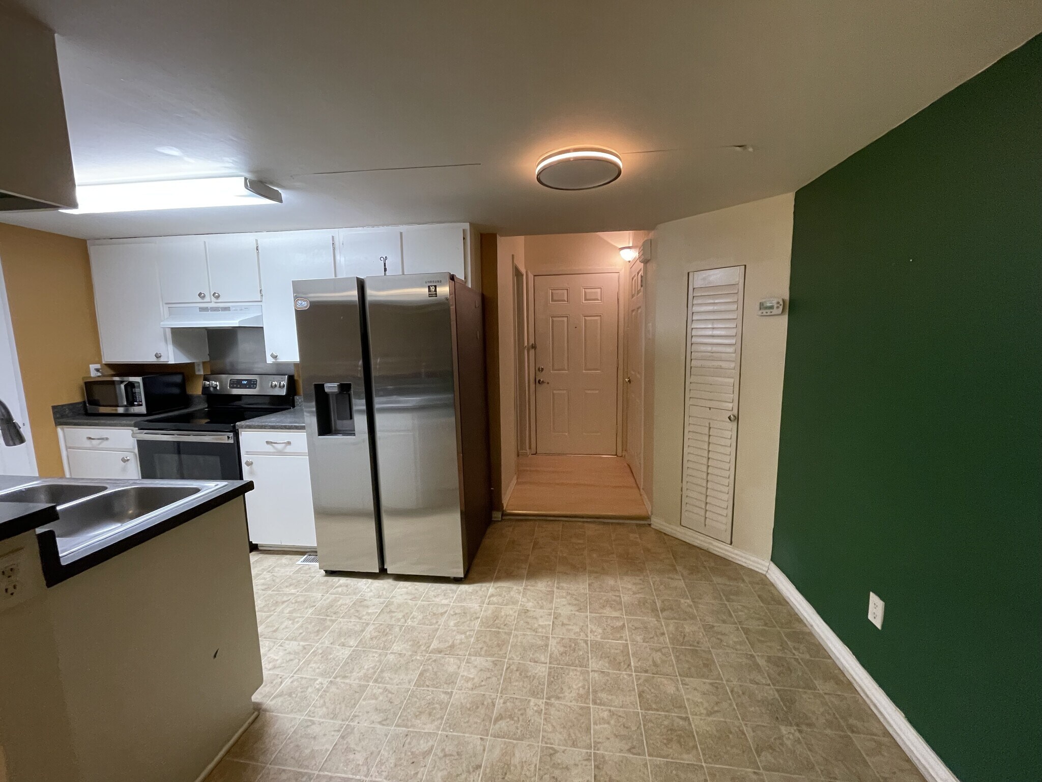 Dining Area - 424 Fry St
