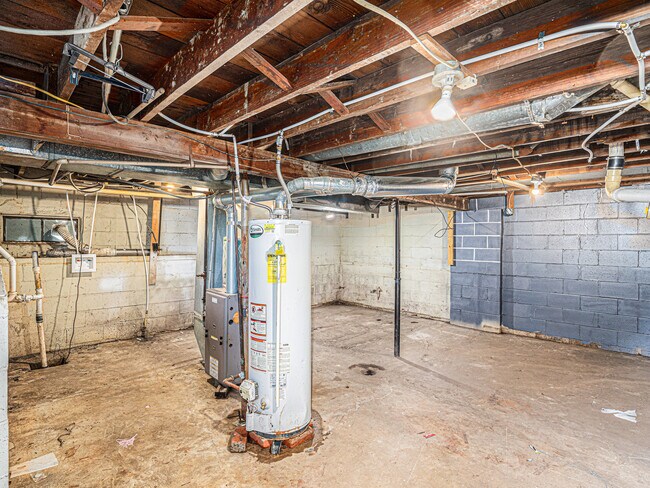 Building Photo - 5102 NE 47th Terrace