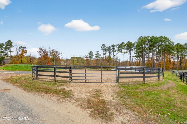 Building Photo - 52 Hill Rd