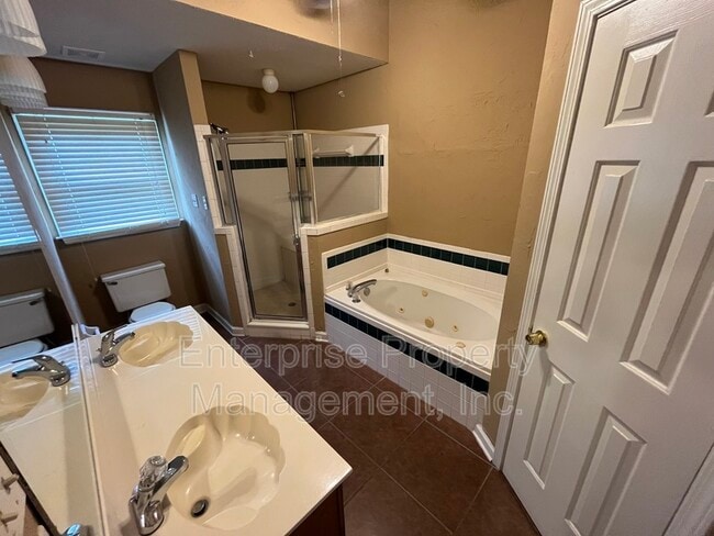 Building Photo - 5503 Kindle Creek Dr