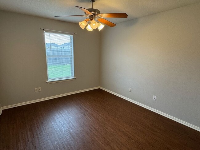 Building Photo - Updated Midway ISD Duplex