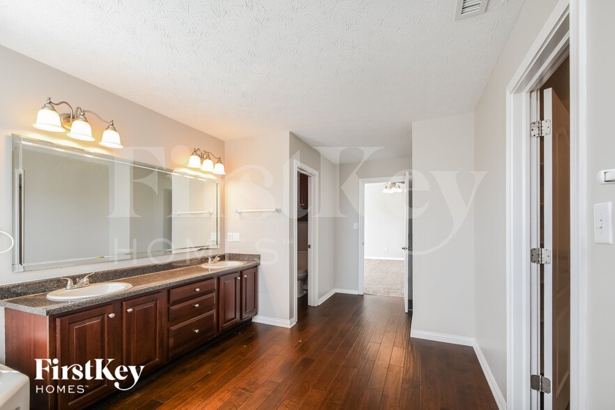 Building Photo - 10871 Monarch Springs Ct