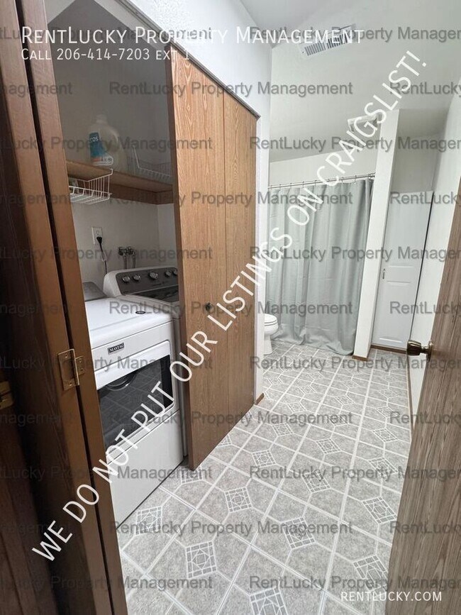 Building Photo - 6718 23rd Ave SW