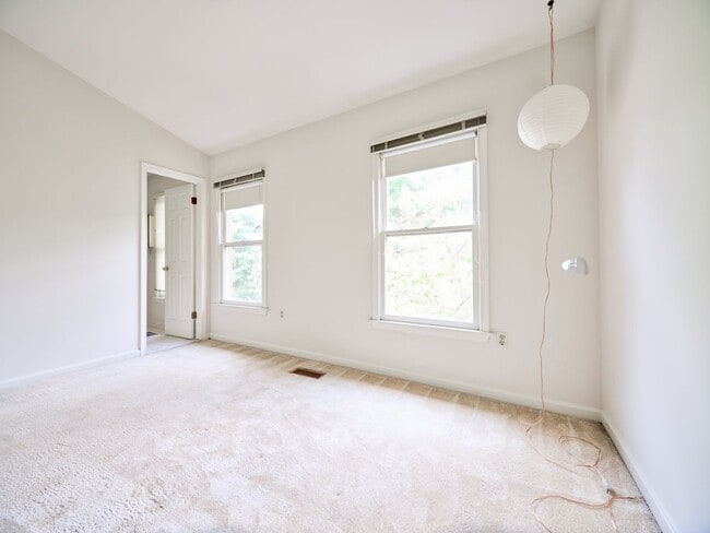 Building Photo - 1339 Templeton Pl