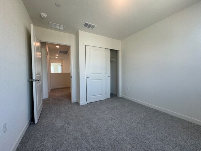 Building Photo - BRAND NEW 4 BEDROOM, 2.5 BATHS, 2 CAR GARA...