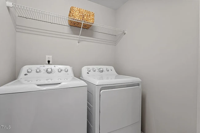 Convenient laundry room - 8122 Primanti Blvd