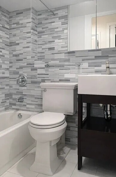 Building Photo - 248 Mott St