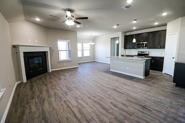 Building Photo - 504 Lakeway Ln
