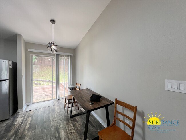 Building Photo - Charming 3-Bedroom Home in Ridge Crest Sub...