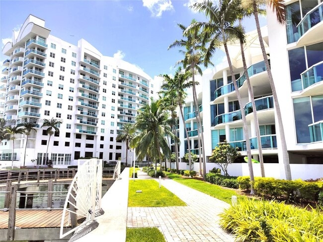 Building Photo - 7910 Harbor Island Dr