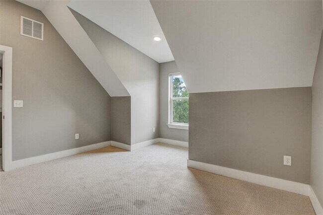 Building Photo - 5109 Lott Ave