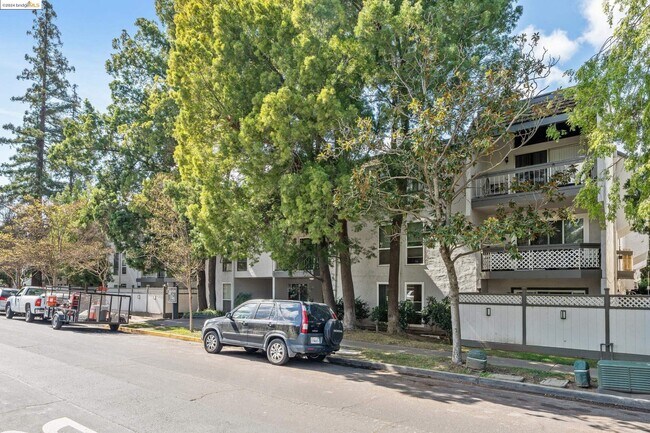 Building Photo - 1591 Ellis St