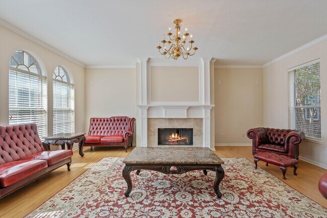 Building Photo - 1315 Anita St