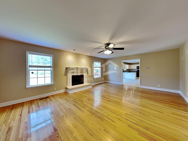 Building Photo - 1068 Blairfield Dr