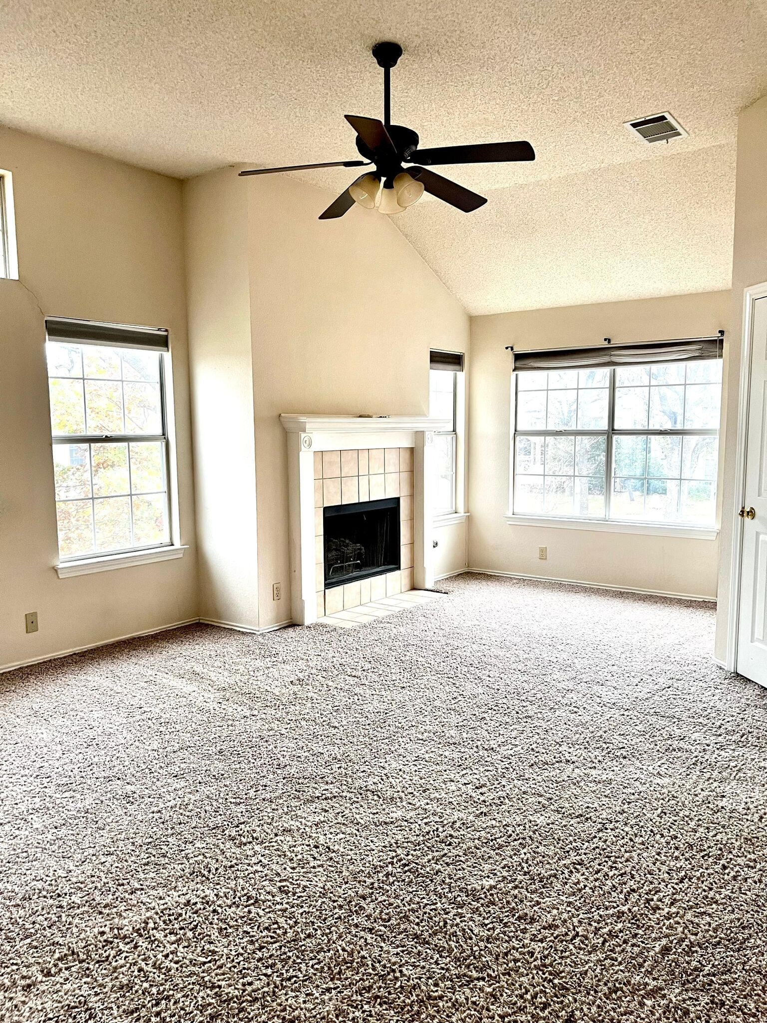 Building Photo - 2904 wren circle