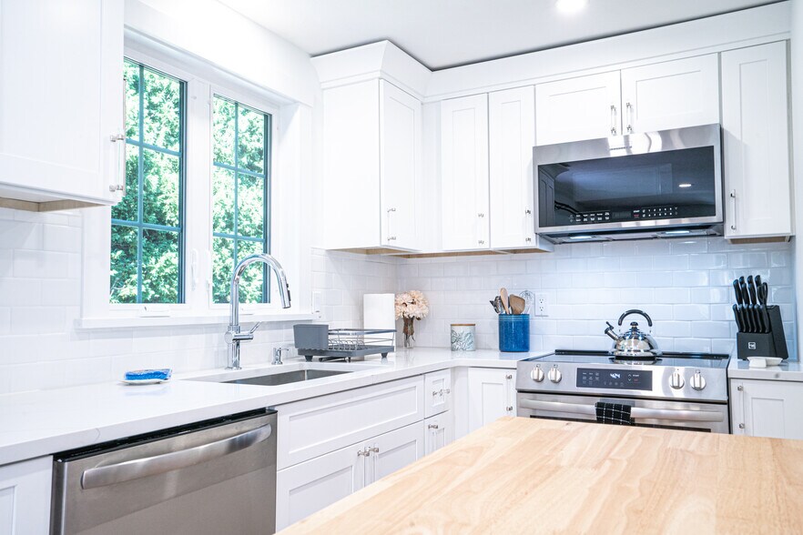 Building Photo - 176 Palmer Ave