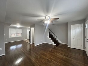 Building Photo - 3 Bedroom Middle River