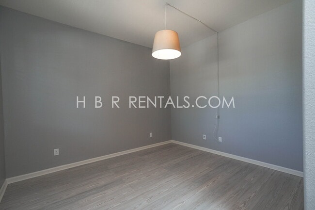 Building Photo - Questa Village: Spacious 3-Bedroom Retreat...