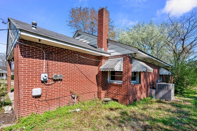 Building Photo - 224 NC-561