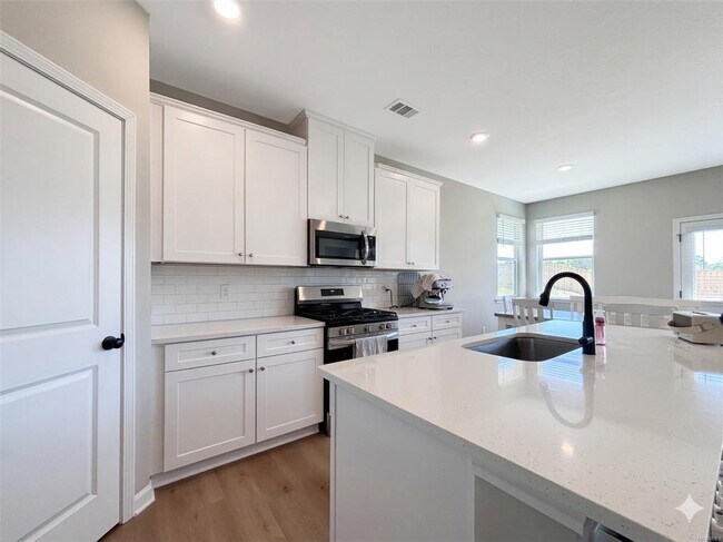 Building Photo - 154 Westover St