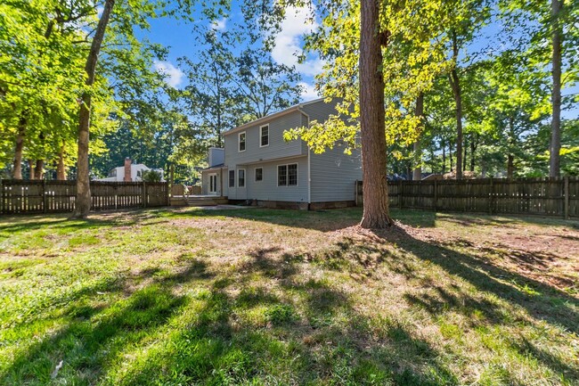 Building Photo - Beautifully Maintained Colonial Home