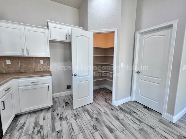 Building Photo - 2143 S Shirley Ave