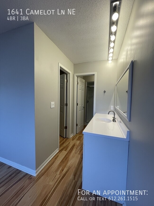 Building Photo - 1641 Camelot Ln NE