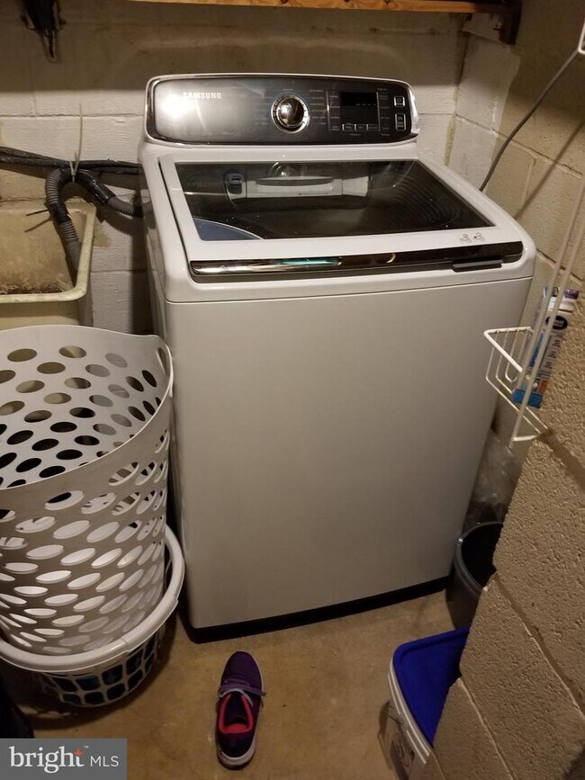 Building Photo - 8044 Inverness Ridge Rd