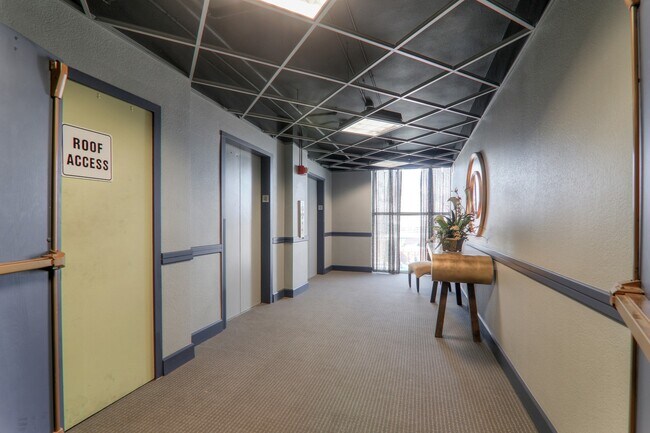 Building Photo - Fully Furnished Penthouse in Citywalk Downtown.  Short term okay