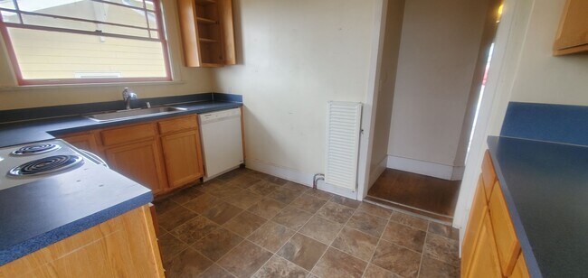 Building Photo - 1015 High St