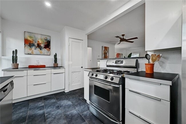 Building Photo - 3207 Breeze Terrace