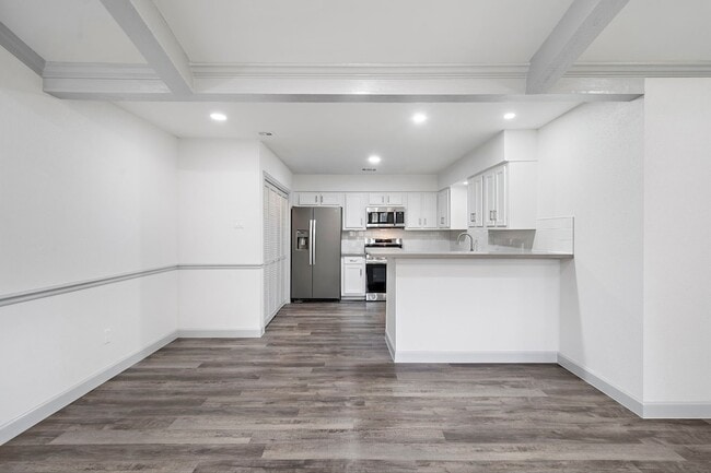 Building Photo - 1714 Huge Oaks St