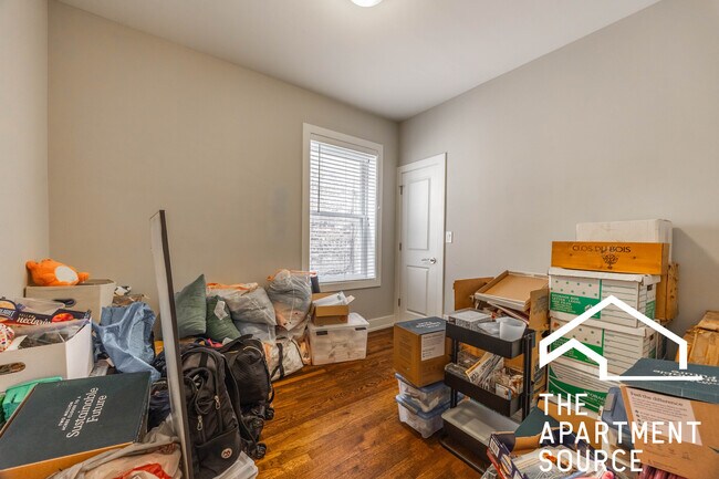 Building Photo - 3022 N Avers Ave