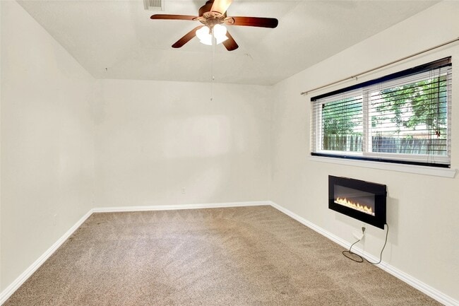 Building Photo - 6219 Silver Leaf Dr