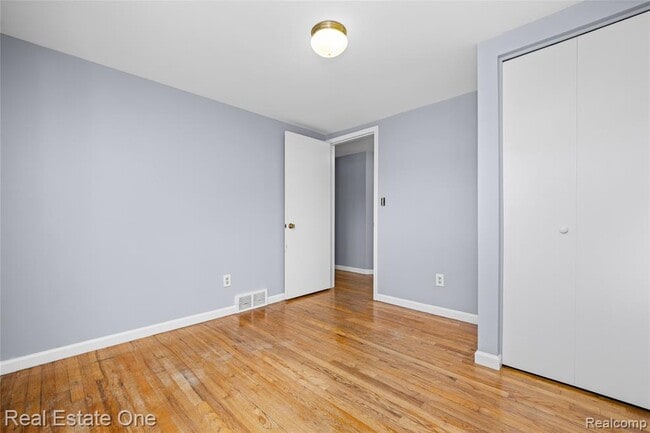 Building Photo - 348 Decca Dr