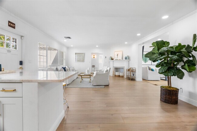 Building Photo - 240 Santa Lucia Dr