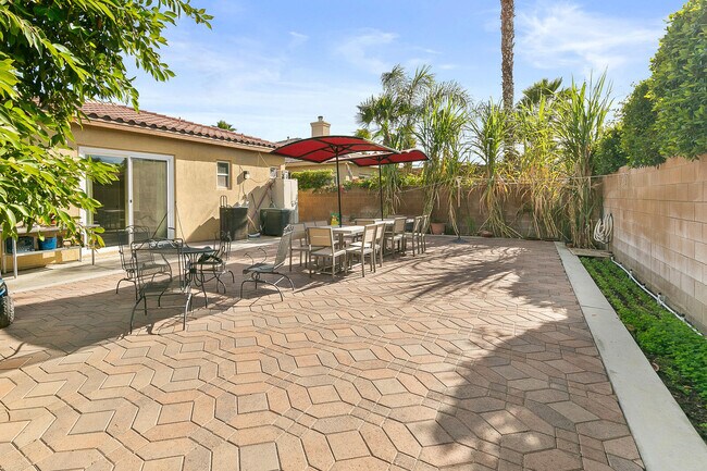 Building Photo - 46211 Roadrunner Ln