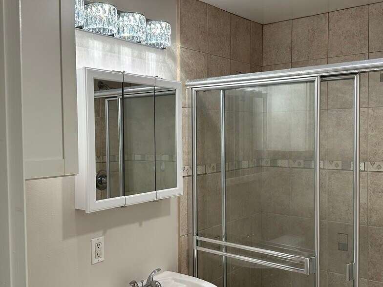 Building Photo - 18350 Hatteras St