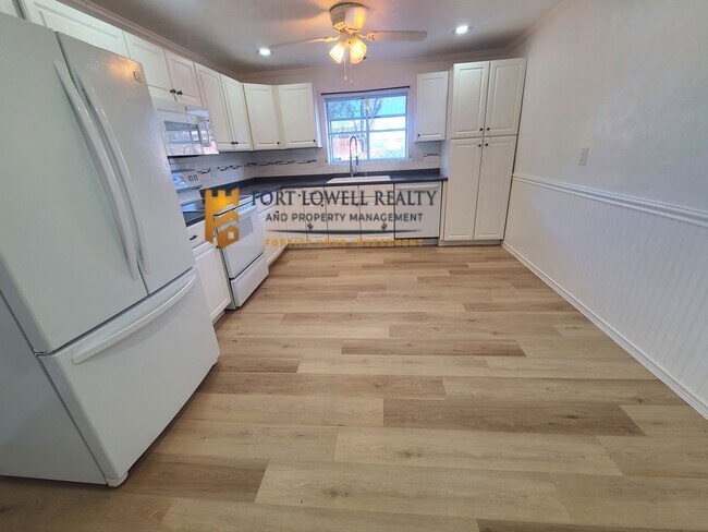 Building Photo - Beautiful 2 bedroom 2 bathroom home!