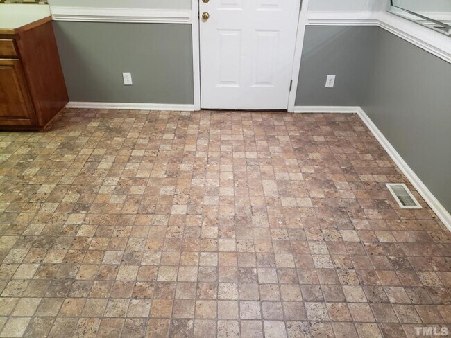 Building Photo - 1213 Cross Link Rd, Raleigh, NC 27610