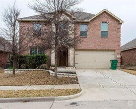 Building Photo - 3010 Pinecrest Dr