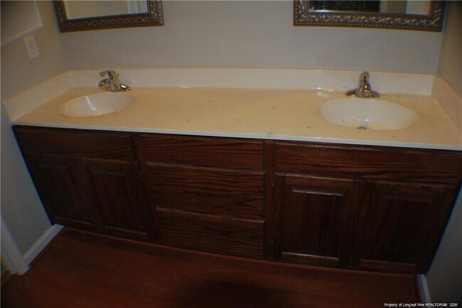 Building Photo - 845 Log Cabin Dr