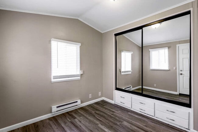 Building Photo - 341 3rd Ave