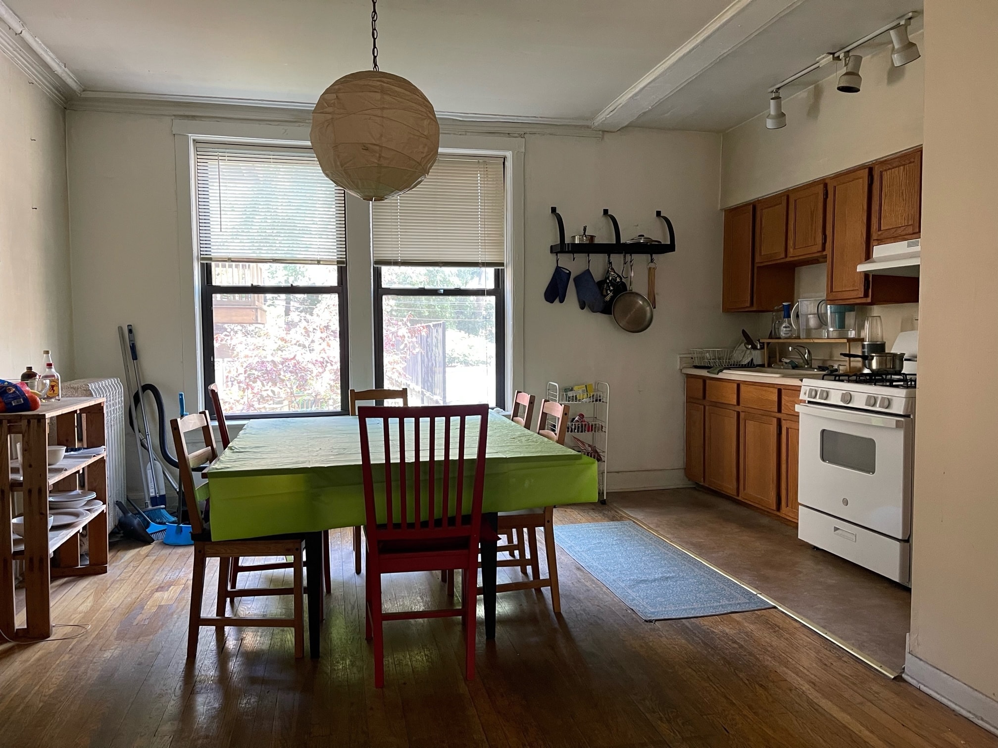 Kitchen - 1318 W Sunnyside Ave