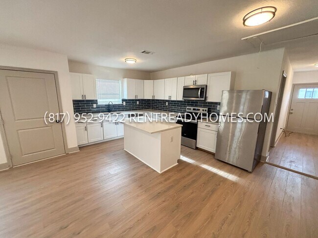 Building Photo - 1446 E Ann Arbor Ave