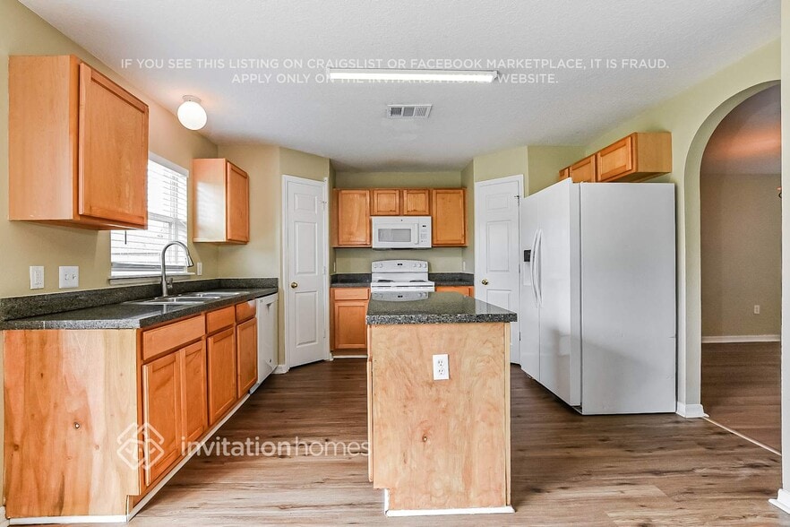 Building Photo - 281 McKay Blvd