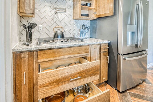 Building Photo - Eastside area for Short or Long Term Renta...