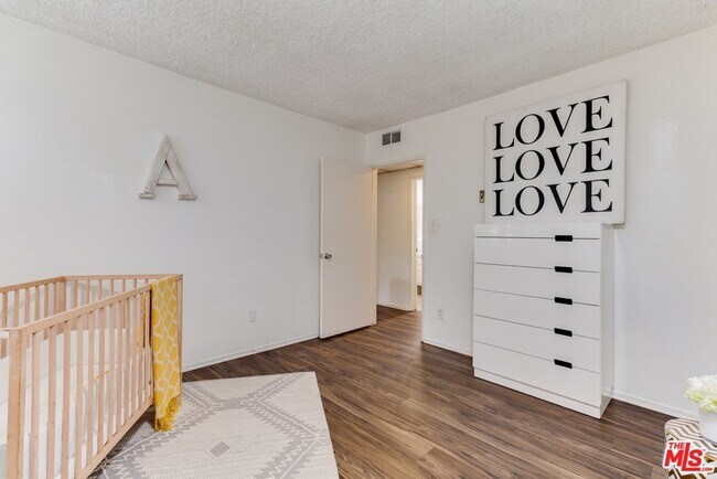 Building Photo - 1300 Midvale Ave