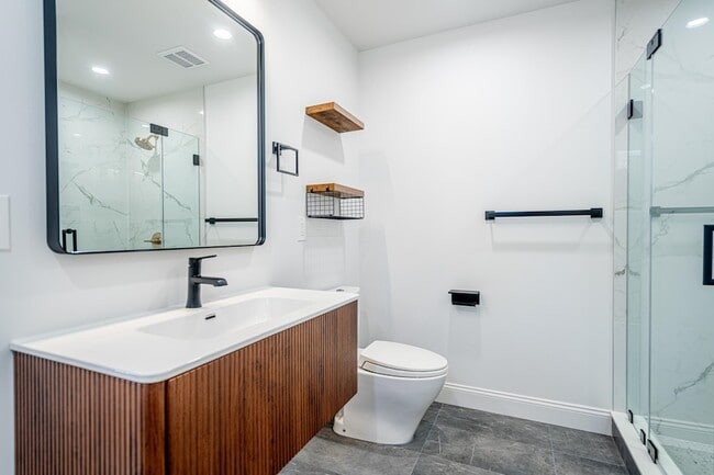 Building Photo - 5 Lowther Pl