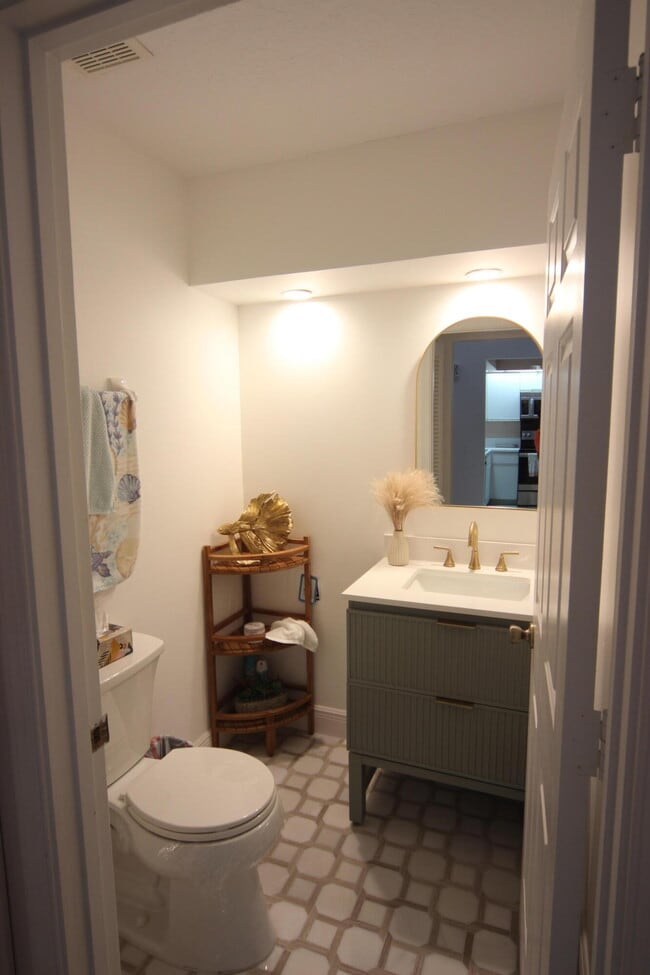 Building Photo - 508 Sea Oats Dr